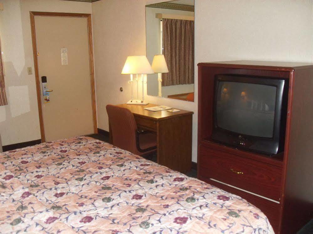 Days Inn By Wyndham Maumee/Toledo Екстер'єр фото