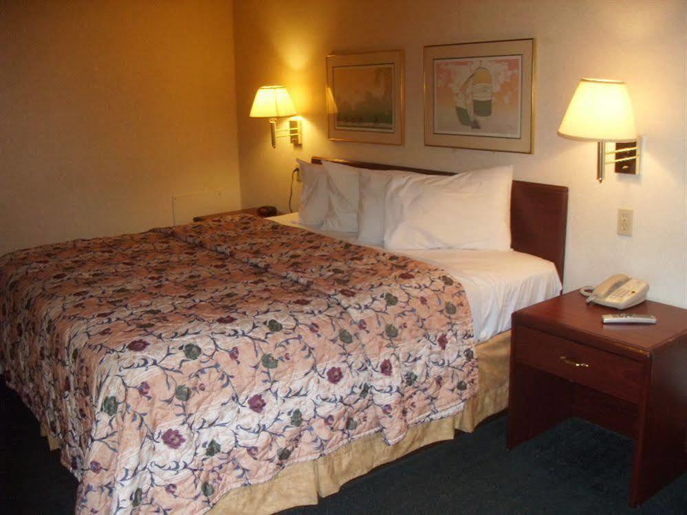 Days Inn By Wyndham Maumee/Toledo Екстер'єр фото